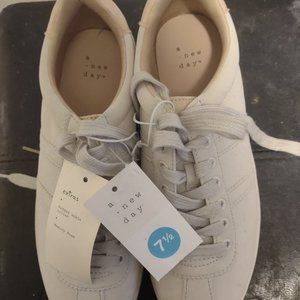 White /light gray sneakers